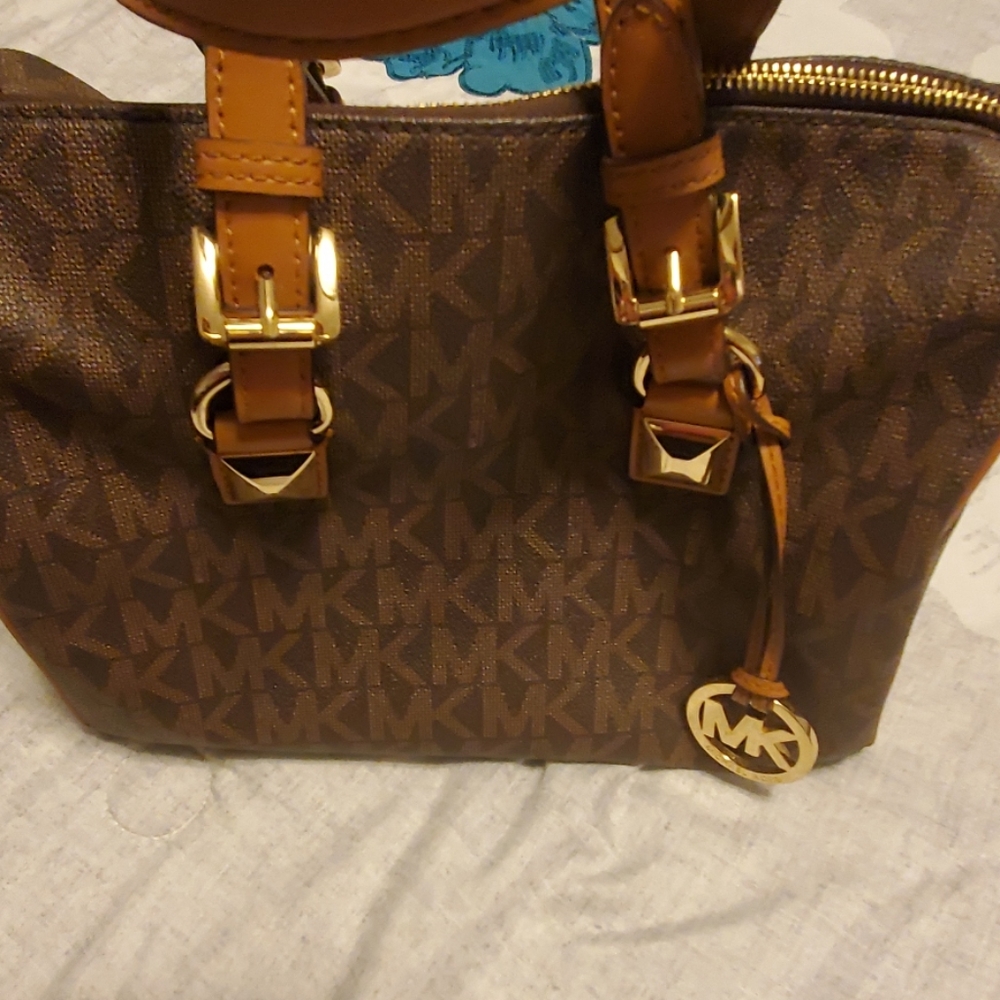Barrell handbag
